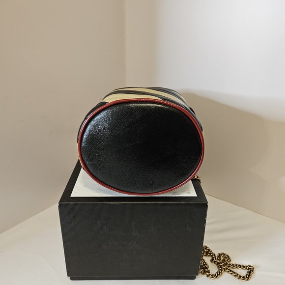 GG MARMONT CHAIN BUCKET LEATHER CROSSBODY BAG - NWT - Picture 5 of 9